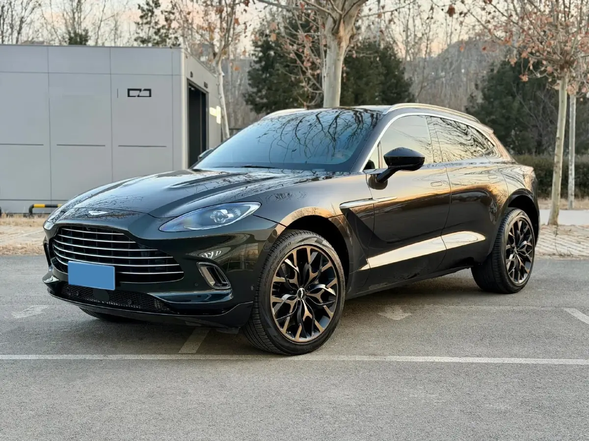 2021 Aston Martin DBX 4.0T 550HP V8 9AT