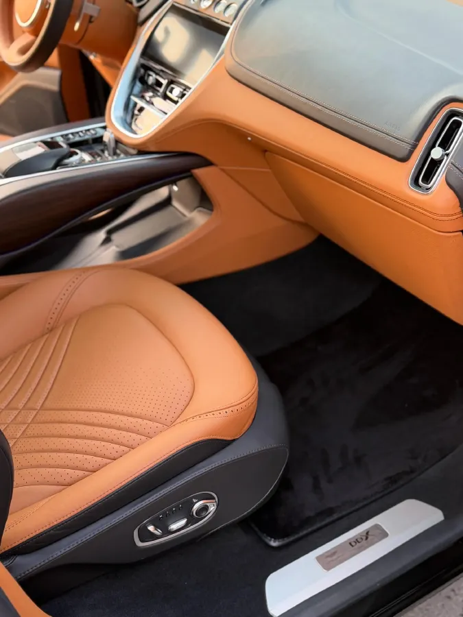 2021 Aston Martin DBX 4.0T 550HP V8 9AT,autocango,china used car exporter,china ev exporter,chinese used car exporter,chinese used ev exporter