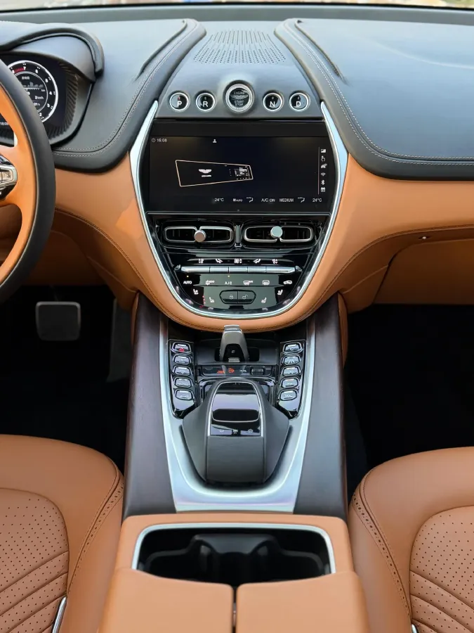 2021 Aston Martin DBX 4.0T 550HP V8 9AT,autocango,china used car exporter,china ev exporter,chinese used car exporter,chinese used ev exporter