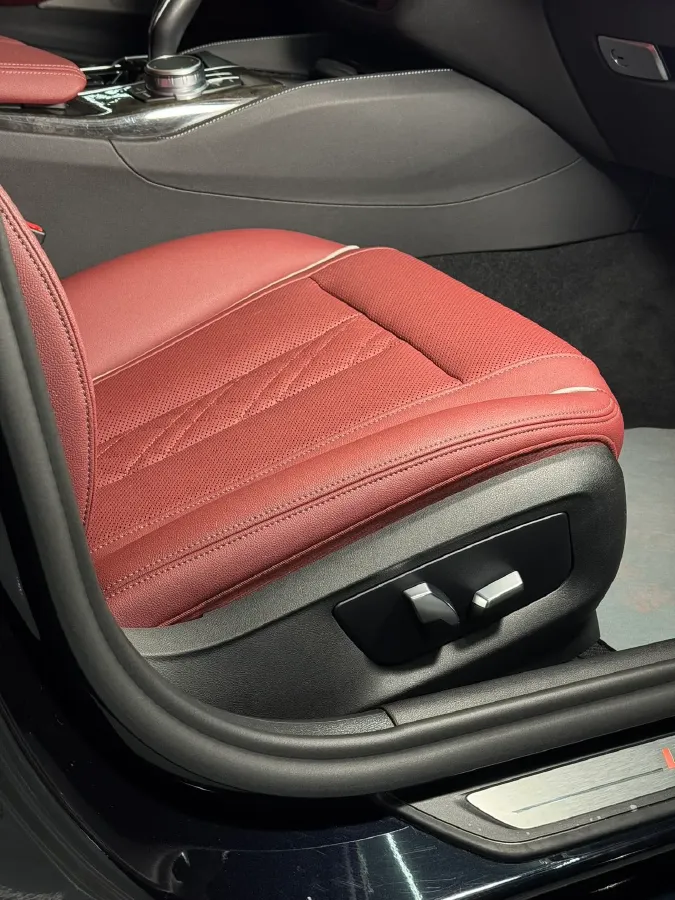 2021 BMW 5 Series 2.0T 184HP L4 8AT,autocango,china used car exporter,china ev exporter,chinese used car exporter,chinese used ev exporter