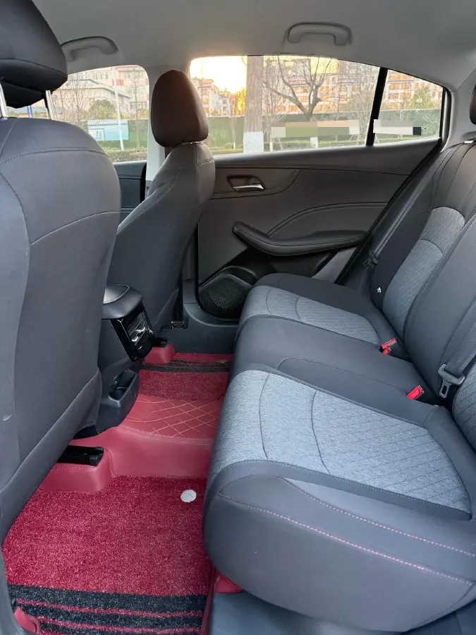 2023 Roewe i5 1.5L 129HP L4 5MT,autocango,china used car exporter,china ev exporter,chinese used car exporter,chinese used ev exporter