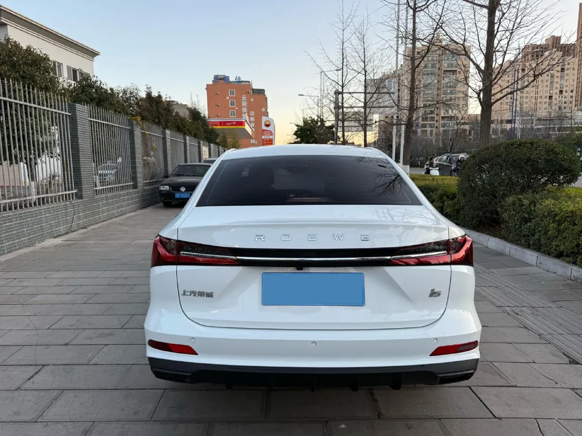 2023 Roewe i5 1.5L 129HP L4 5MT,autocango,china used car exporter,china ev exporter,chinese used car exporter,chinese used ev exporter