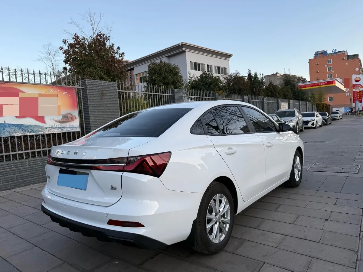 2023 Roewe i5 1.5L 129HP L4 5MT,autocango,china used car exporter,china ev exporter,chinese used car exporter,chinese used ev exporter