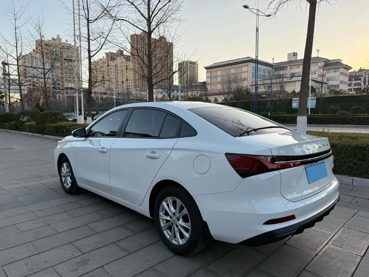 2023 Roewe i5 1.5L 129HP L4 5MT,autocango,china used car exporter,china ev exporter,chinese used car exporter,chinese used ev exporter