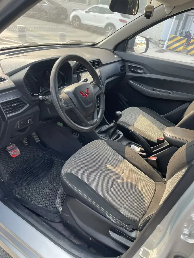 2021 WuLing RongGuang New Truck 1.5L 99HP L4 5MT,autocango,china used car exporter,china ev exporter,chinese used car exporter,chinese used ev exporter