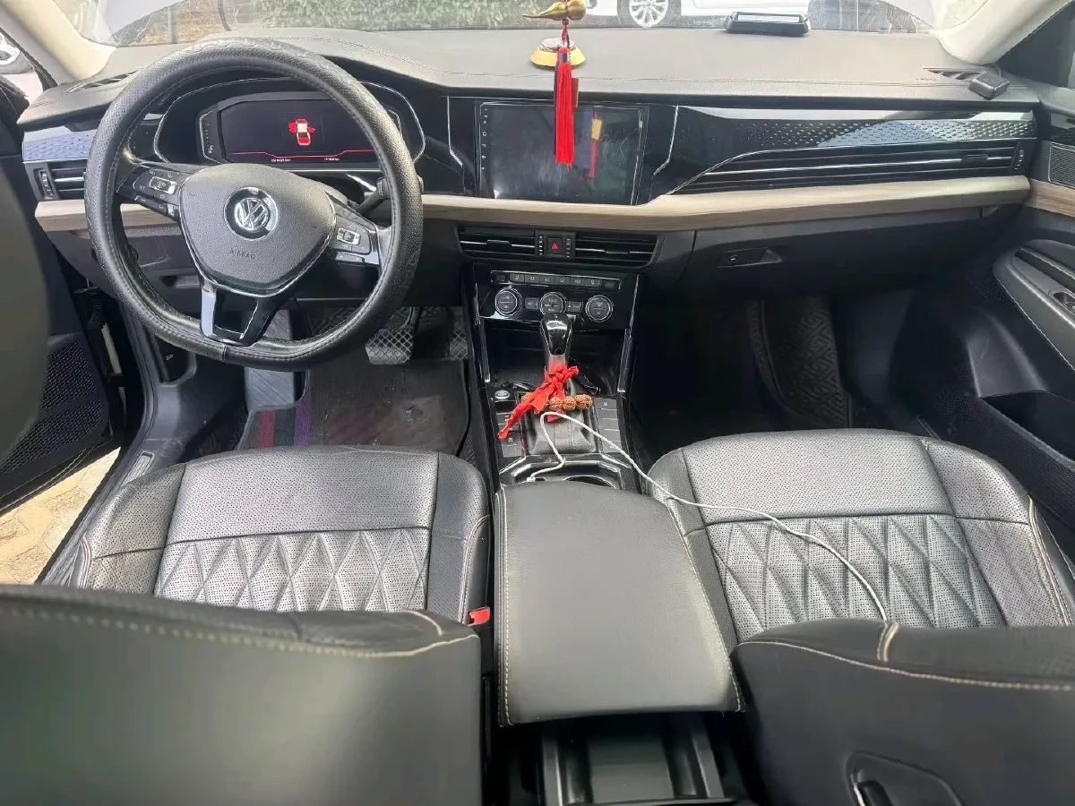 2019 Volvo V40 1.5T 152HP L4 6AT,autocango,china used car exporter,china ev exporter,chinese used car exporter,chinese used ev exporter