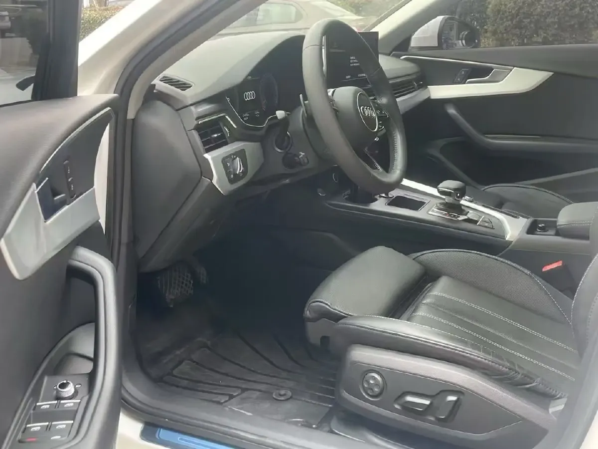 2020 Audi A4L 2.0T 190HP L4 7DCT,autocango,china used car exporter,china ev exporter,chinese used car exporter,chinese used ev exporter