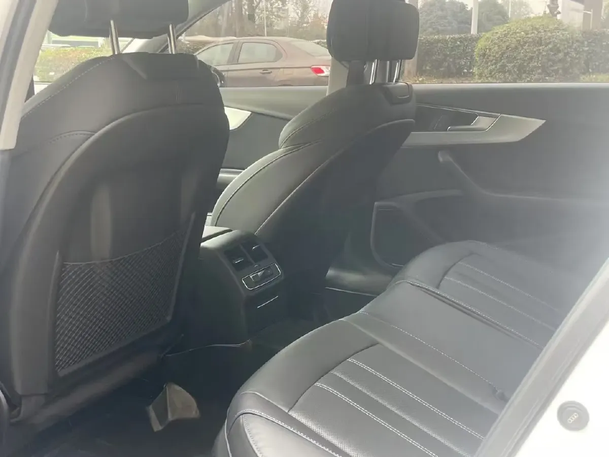 2020 Audi A4L 2.0T 190HP L4 7DCT,autocango,china used car exporter,china ev exporter,chinese used car exporter,chinese used ev exporter