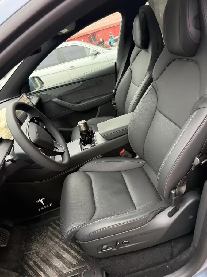 2025 Tesla Model Y L BEV,autocango,china used car exporter,china ev exporter,chinese used car exporter,chinese used ev exporter