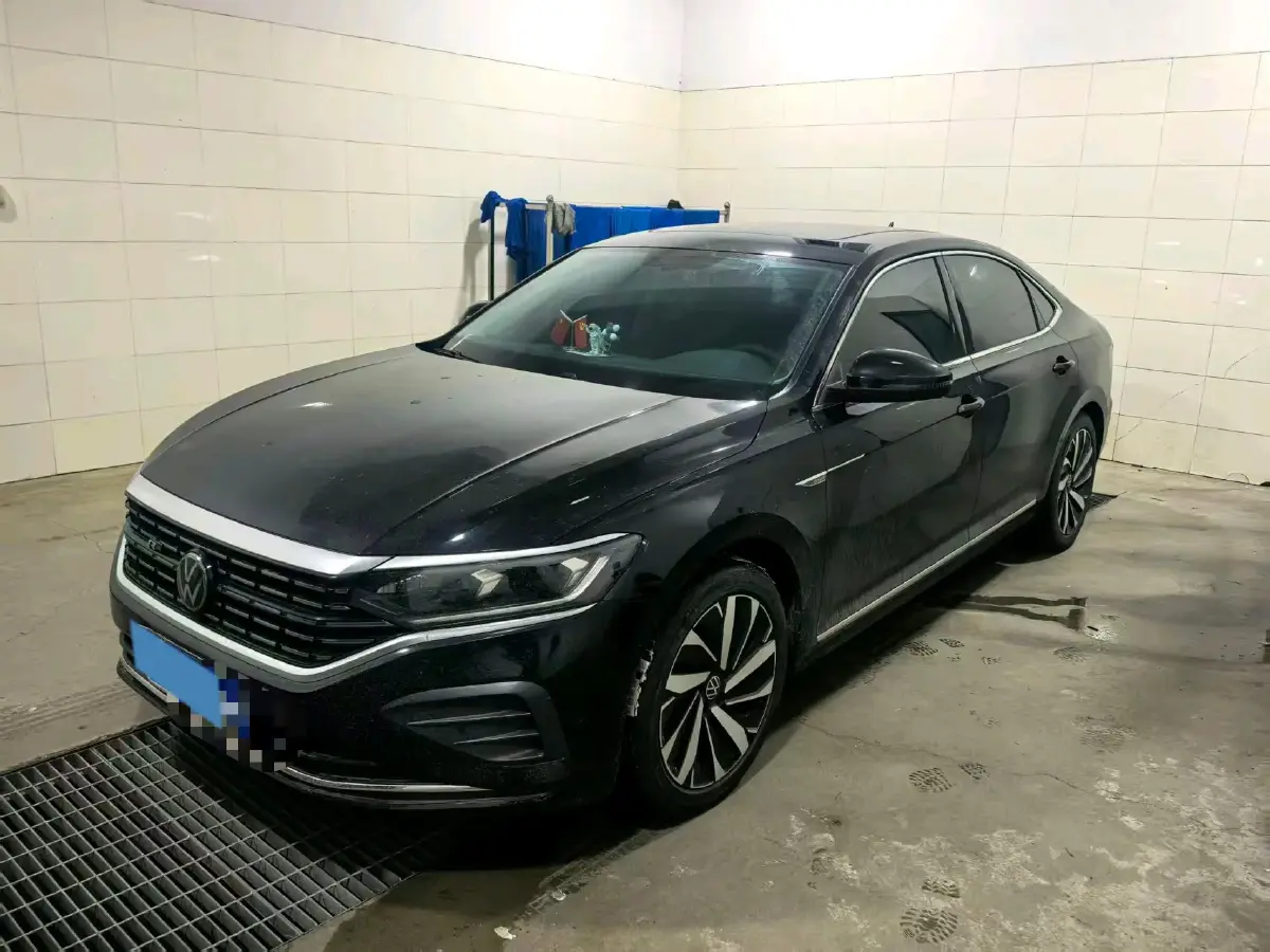 2025 Volkswagen Passat 2.0T 220HP L4 7DCT