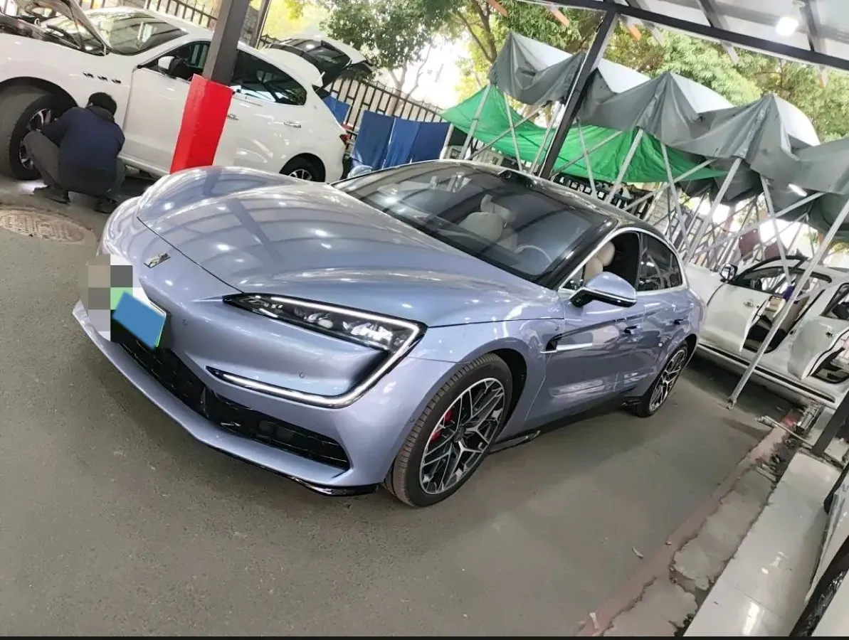2025 YangWang U7 2.0T 245HP H4 E-CVT PHEV,autocango,china used car exporter,china ev exporter,chinese used car exporter,chinese used ev exporter