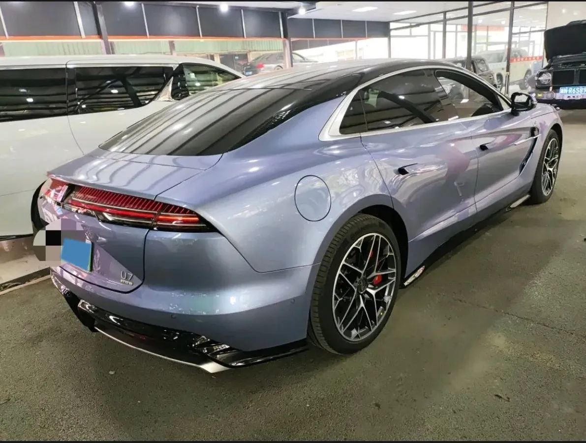 2025 YangWang U7 2.0T 245HP H4 E-CVT PHEV,autocango,china used car exporter,china ev exporter,chinese used car exporter,chinese used ev exporter