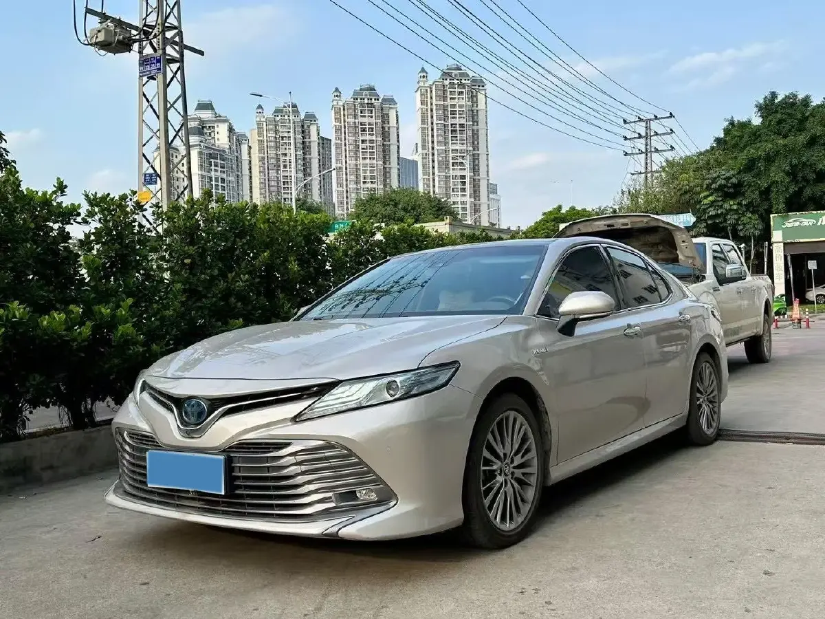 2019 Toyota Camry 2.5L 178HP L4 E-CVT Hybrid