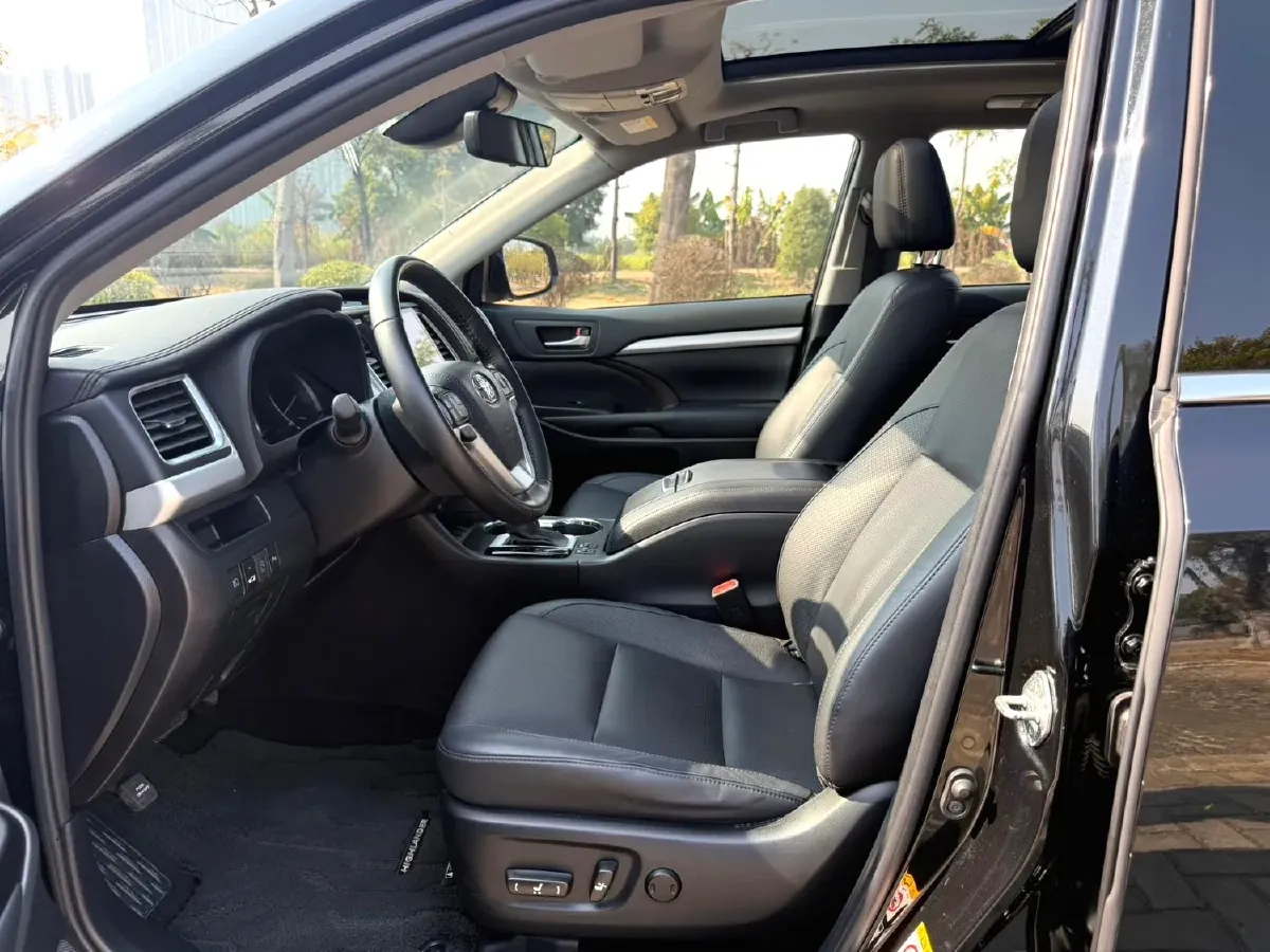 2021 Toyota Highlander 2.0T 220HP L4 6AT,autocango,china used car exporter,china ev exporter,chinese used car exporter,chinese used ev exporter