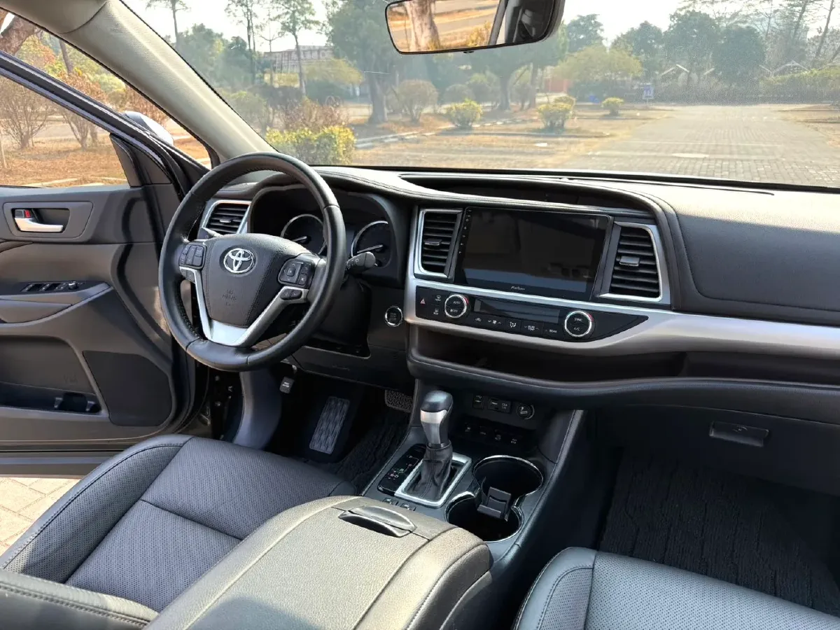 2021 Toyota Highlander 2.0T 220HP L4 6AT,autocango,china used car exporter,china ev exporter,chinese used car exporter,chinese used ev exporter