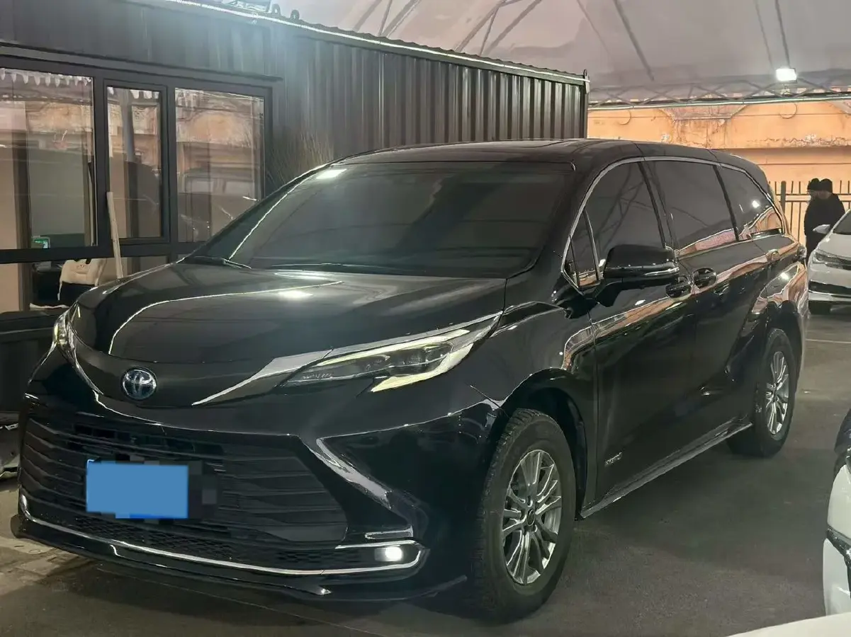 2023 Toyota Sienna 2.5L 189HP L4 E-CVT Hybrid