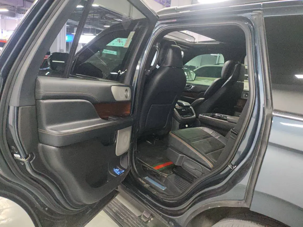 2022 BMW X7 3.0T 340HP L6 8AT,autocango,china used car exporter,china ev exporter,chinese used car exporter,chinese used ev exporter