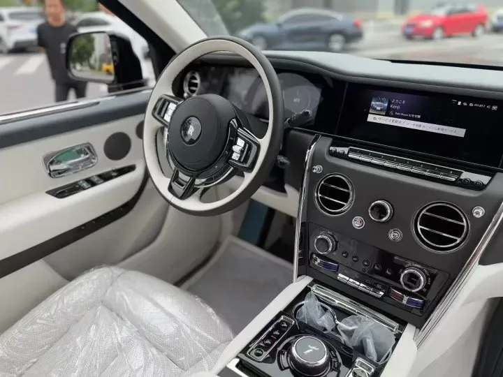 2025 Mansory Cullinan 6.7T 600HP V12 8AT,autocango,china used car exporter,china ev exporter,chinese used car exporter,chinese used ev exporter