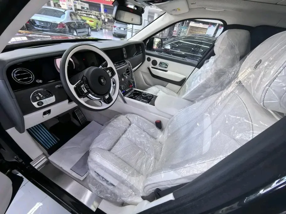 2025 Mansory Cullinan 6.7T 600HP V12 8AT,autocango,china used car exporter,china ev exporter,chinese used car exporter,chinese used ev exporter