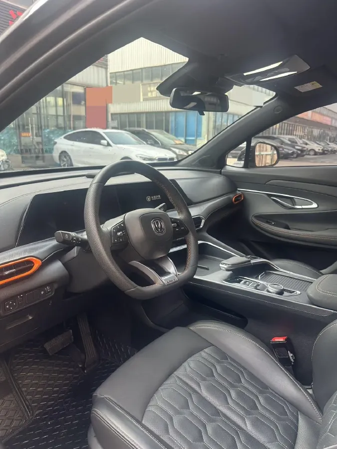 2022 ChangAn UNI-T 1.5T 188HP L4 7DCT,autocango,china used car exporter,china ev exporter,chinese used car exporter,chinese used ev exporter