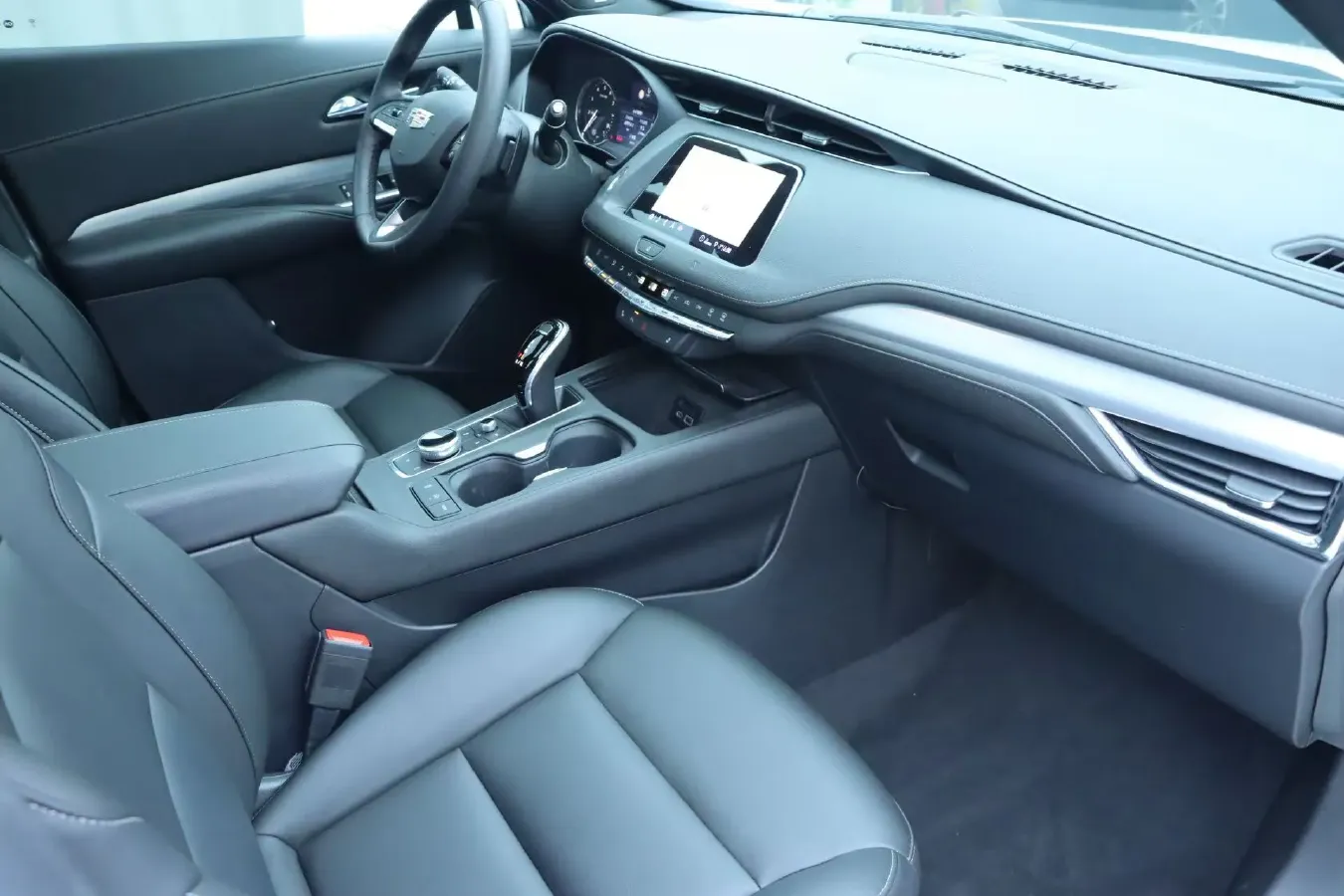 2020 Cadillac XT4 2.0T 241HP L4 9AT,autocango,china used car exporter,china ev exporter,chinese used car exporter,chinese used ev exporter