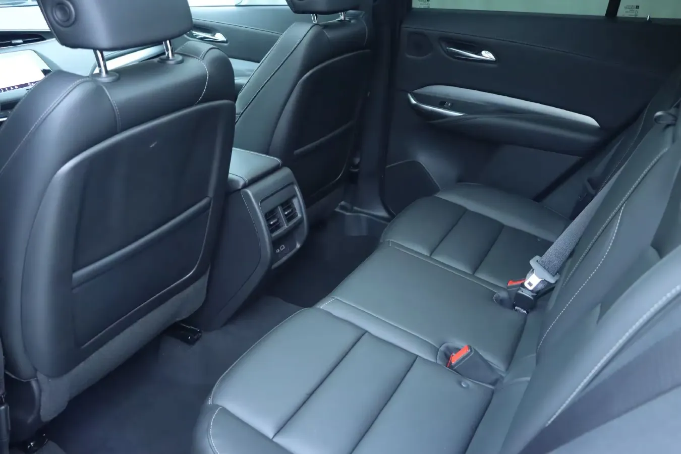 2020 Cadillac XT4 2.0T 241HP L4 9AT,autocango,china used car exporter,china ev exporter,chinese used car exporter,chinese used ev exporter