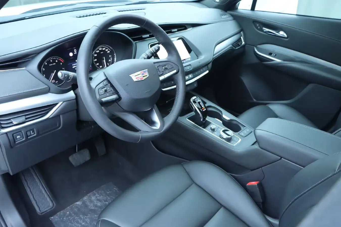 2020 Cadillac XT4 2.0T 241HP L4 9AT,autocango,china used car exporter,china ev exporter,chinese used car exporter,chinese used ev exporter