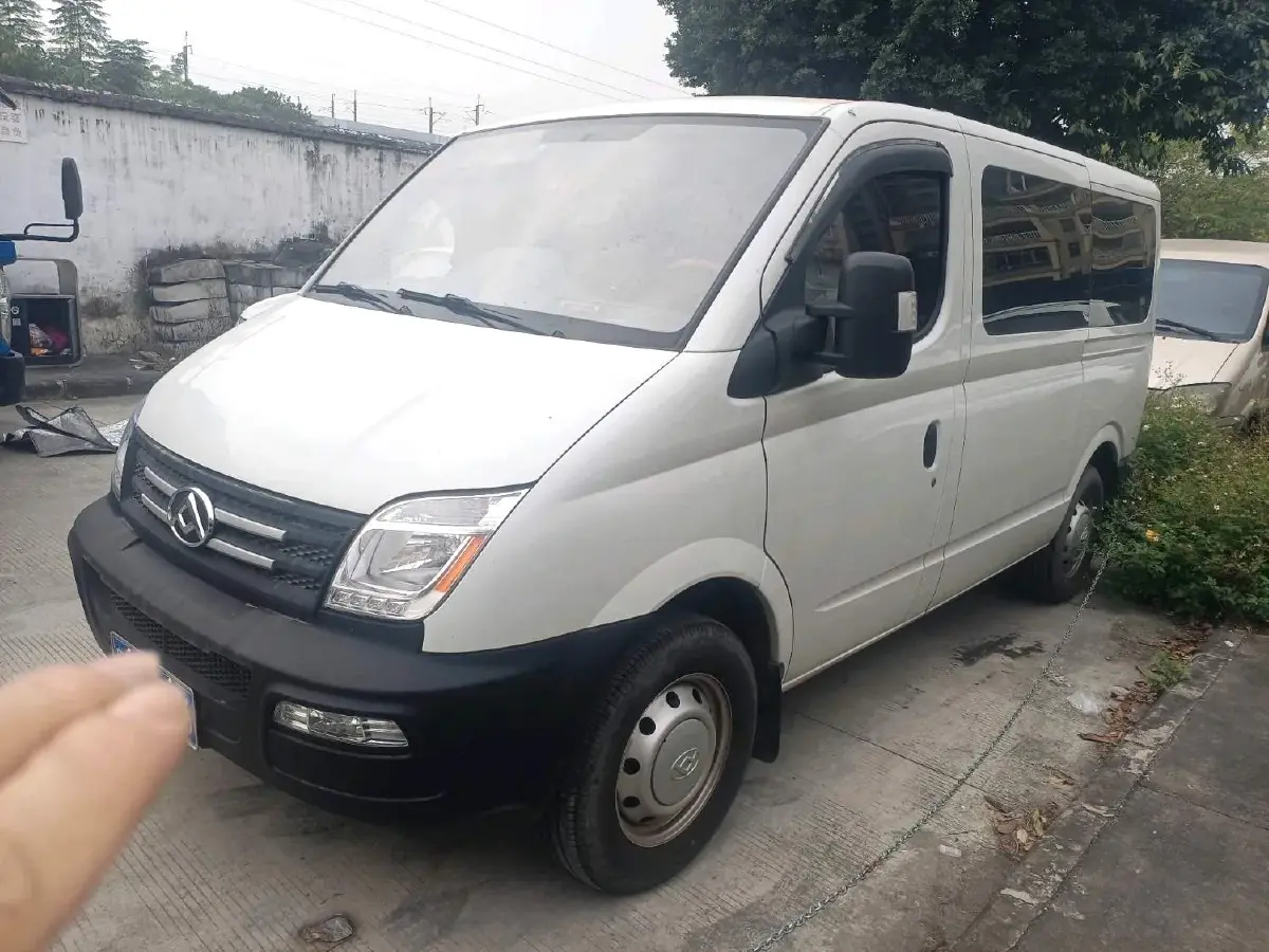 2015 MAXUS XinTu V80 2.5T 136HP L4 6MT