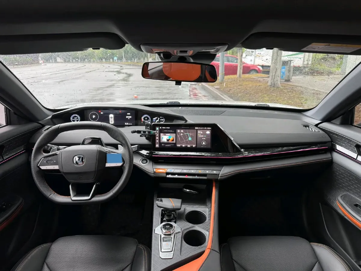 2022 ChangAn UNI-V 1.5T 188HP L4 7DCT,autocango,china used car exporter,china ev exporter,chinese used car exporter,chinese used ev exporter