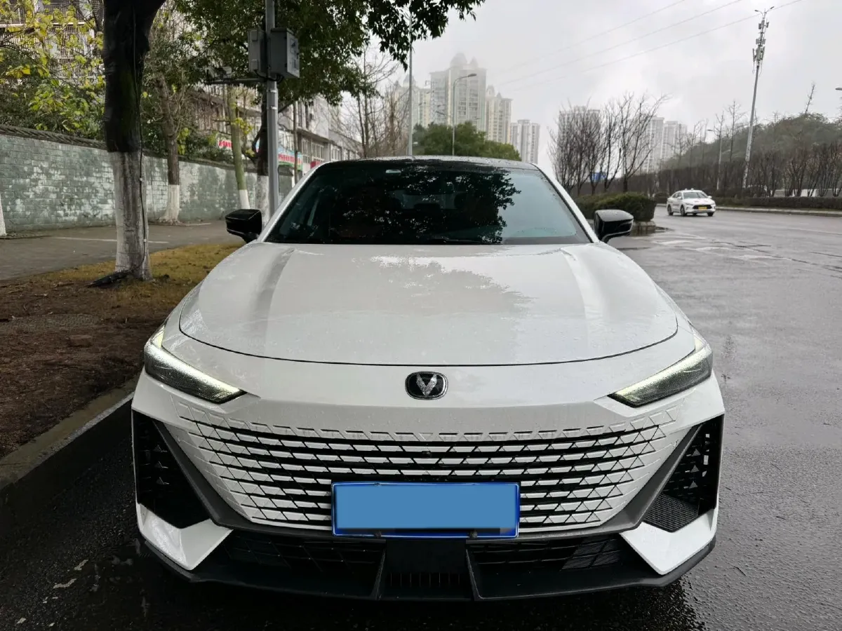 2022 ChangAn UNI-V 1.5T 188HP L4 7DCT,autocango,china used car exporter,china ev exporter,chinese used car exporter,chinese used ev exporter