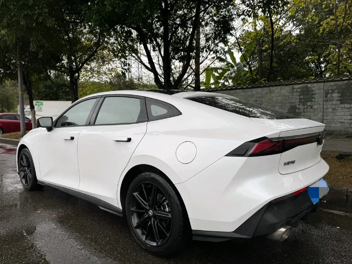 2022 ChangAn UNI-V 1.5T 188HP L4 7DCT,autocango,china used car exporter,china ev exporter,chinese used car exporter,chinese used ev exporter