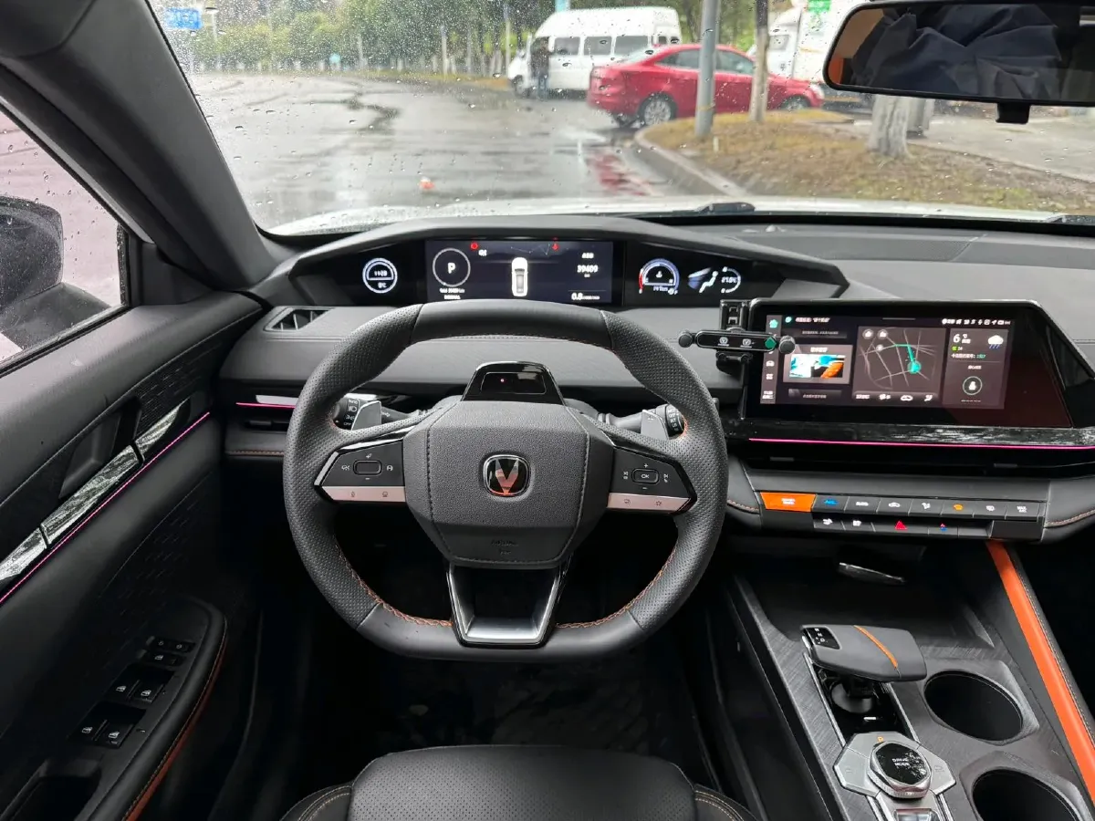 2022 ChangAn UNI-V 1.5T 188HP L4 7DCT,autocango,china used car exporter,china ev exporter,chinese used car exporter,chinese used ev exporter