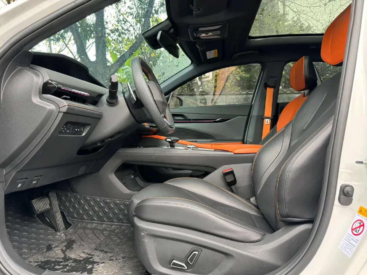 2022 ChangAn UNI-V 1.5T 188HP L4 7DCT,autocango,china used car exporter,china ev exporter,chinese used car exporter,chinese used ev exporter