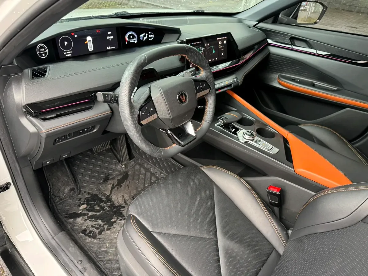 2022 ChangAn UNI-V 1.5T 188HP L4 7DCT,autocango,china used car exporter,china ev exporter,chinese used car exporter,chinese used ev exporter