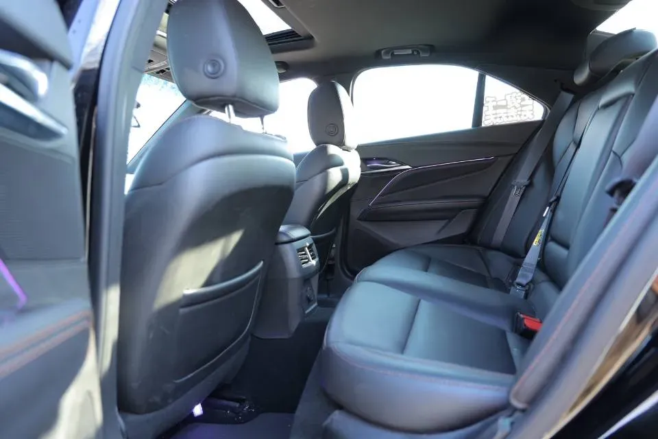 2021 Cadillac CT4 2.0T 237HP L4 8AT,autocango,china used car exporter,china ev exporter,chinese used car exporter,chinese used ev exporter