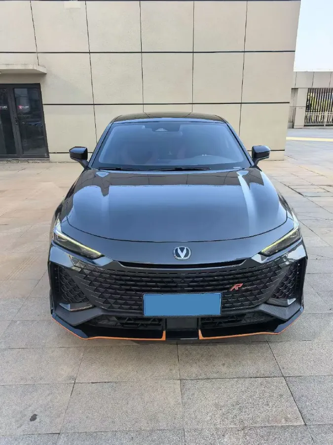 2024 ChangAn UNI-V 2.0T 233HP L4 8AT,autocango,china used car exporter,china ev exporter,chinese used car exporter,chinese used ev exporter