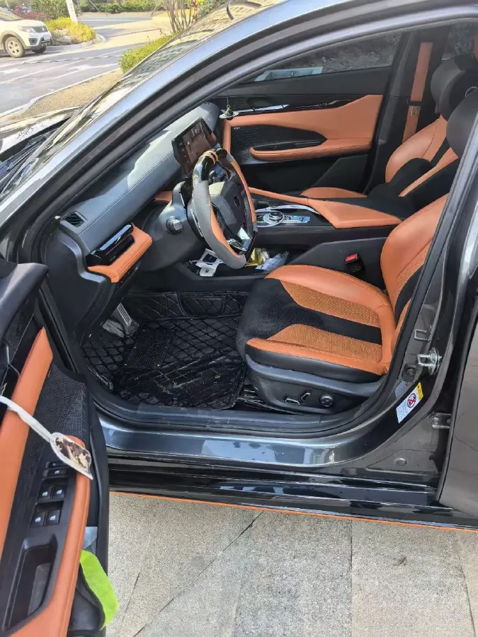 2024 ChangAn UNI-V 2.0T 233HP L4 8AT,autocango,china used car exporter,china ev exporter,chinese used car exporter,chinese used ev exporter