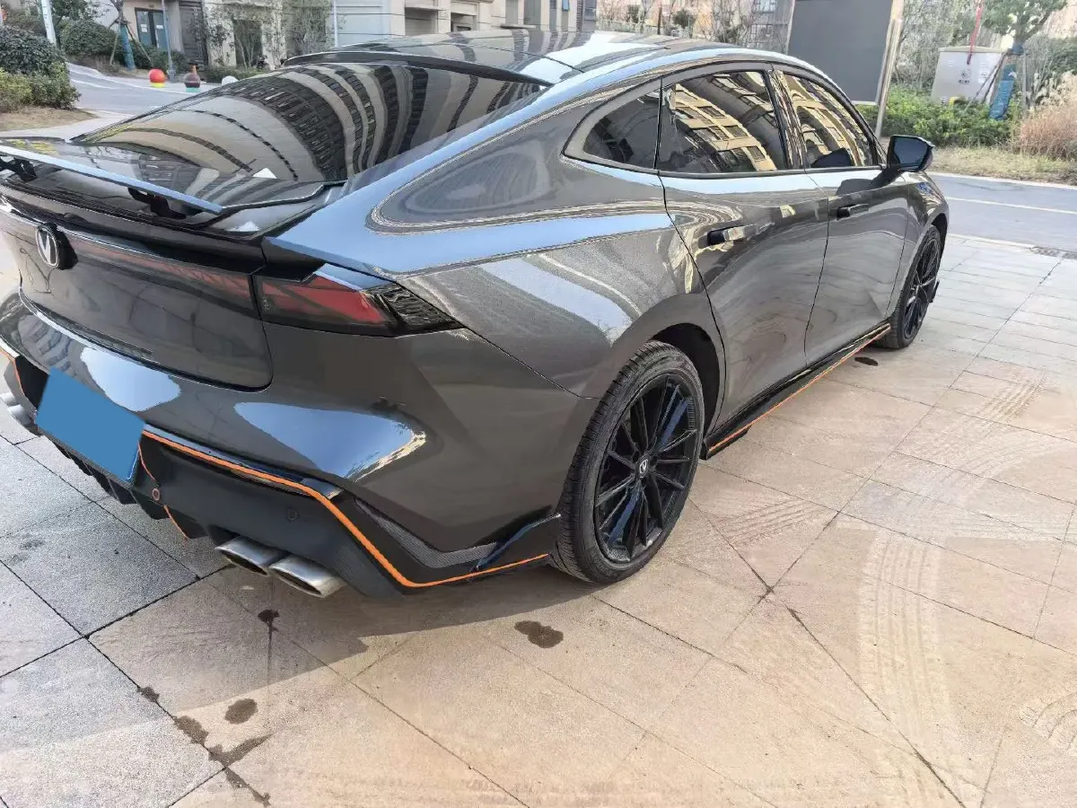 2024 ChangAn UNI-V 2.0T 233HP L4 8AT,autocango,china used car exporter,china ev exporter,chinese used car exporter,chinese used ev exporter