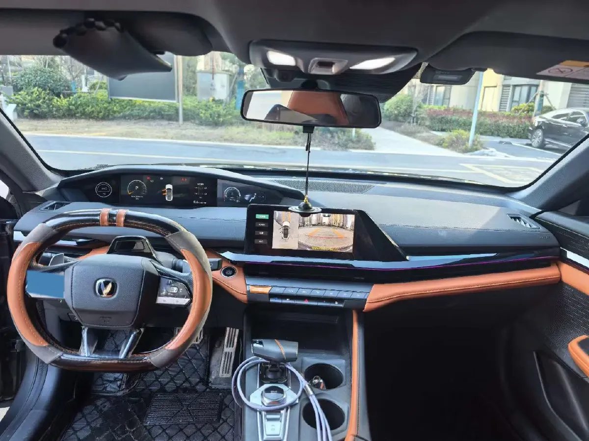 2024 ChangAn UNI-V 2.0T 233HP L4 8AT,autocango,china used car exporter,china ev exporter,chinese used car exporter,chinese used ev exporter