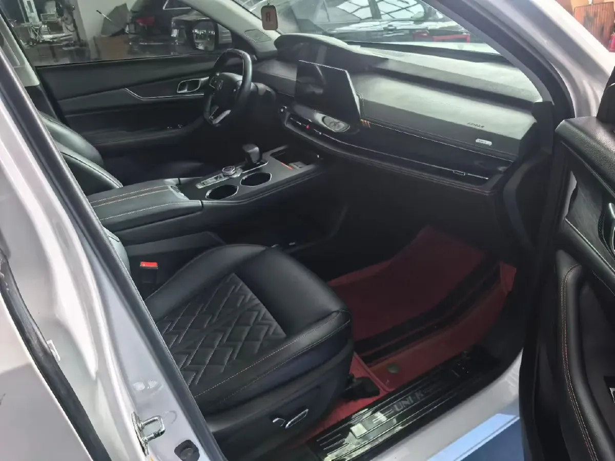 2021 ChangAn UNI-K 2.0T 233HP L4 8AT,autocango,china used car exporter,china ev exporter,chinese used car exporter,chinese used ev exporter