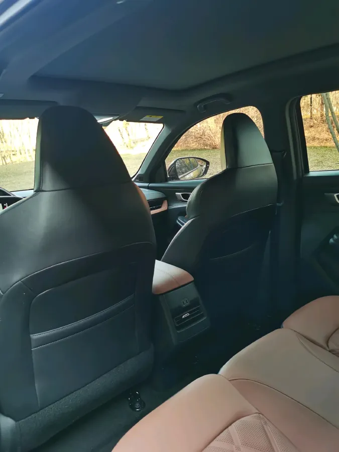 2023 Venucia VX6 BEV 62KWH,autocango,china used car exporter,china ev exporter,chinese used car exporter,chinese used ev exporter