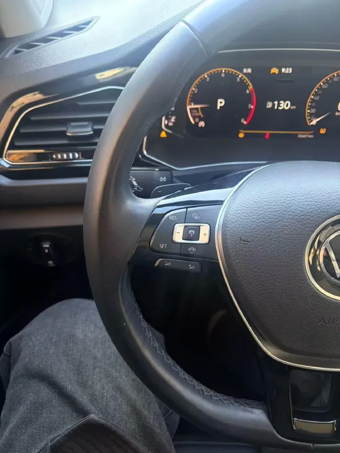 2022 Volkswagen T-Roc 1.4T 150HP L4 7DCT,autocango,china used car exporter,china ev exporter,chinese used car exporter,chinese used ev exporter