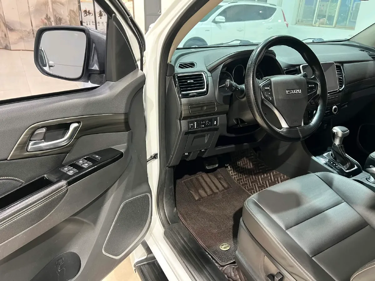 2020 Mitsubishi Outlander 2.4L 192HP L4 CVT,autocango,china used car exporter,china ev exporter,chinese used car exporter,chinese used ev exporter