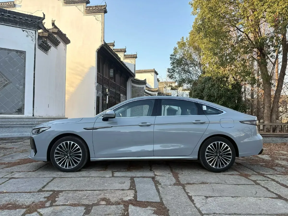 2025 Fulwin FulwinA8L 1.5T 156HP L4 1DHT PHEV 18.67KWH,autocango,china used car exporter,china ev exporter,chinese used car exporter,chinese used ev exporter