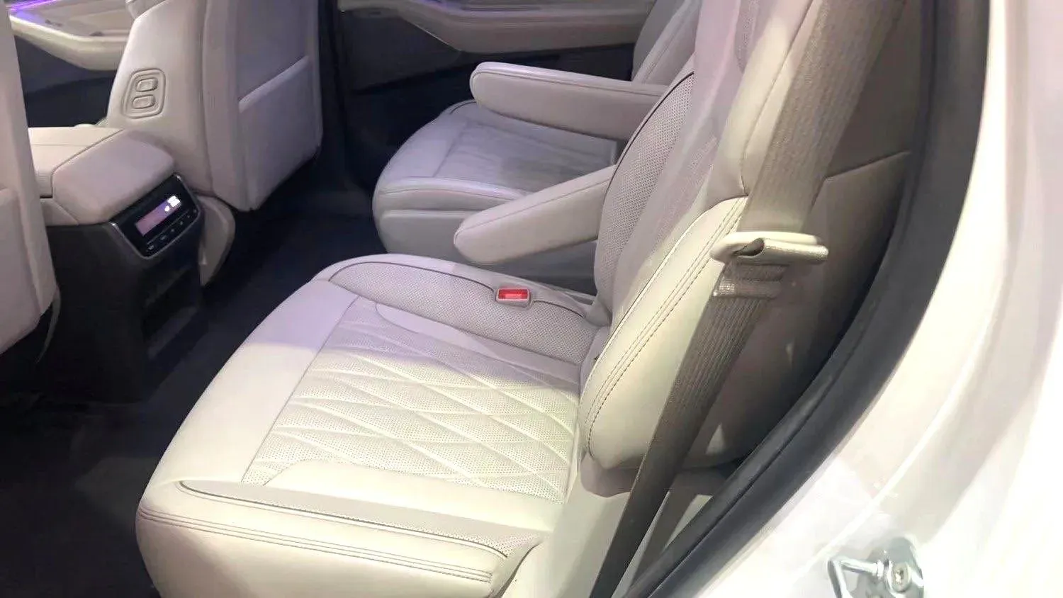 2022 GAC Trumpchi GS8 2.0T 252HP L4 8AT,autocango,china used car exporter,china ev exporter,chinese used car exporter,chinese used ev exporter