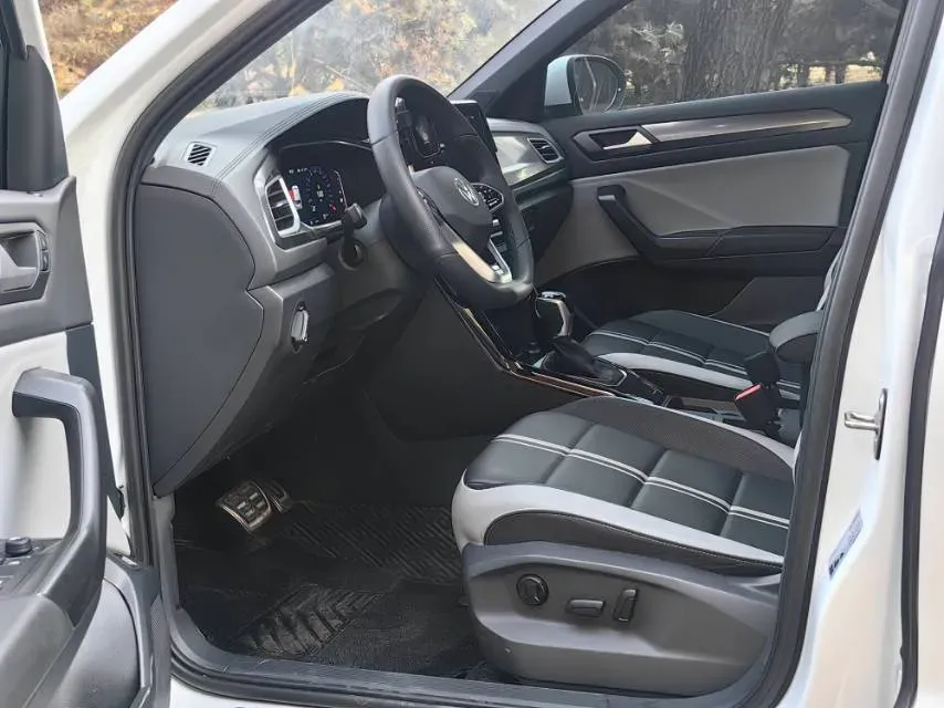 2025 Volkswagen T-Roc 1.5T 160HP L4 7DCT,autocango,china used car exporter,china ev exporter,chinese used car exporter,chinese used ev exporter