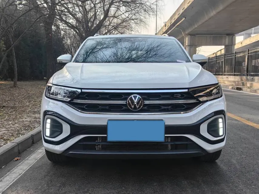2025 Volkswagen T-Roc 1.5T 160HP L4 7DCT,autocango,china used car exporter,china ev exporter,chinese used car exporter,chinese used ev exporter
