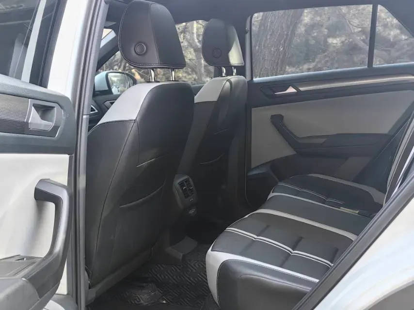 2025 Volkswagen T-Roc 1.5T 160HP L4 7DCT,autocango,china used car exporter,china ev exporter,chinese used car exporter,chinese used ev exporter