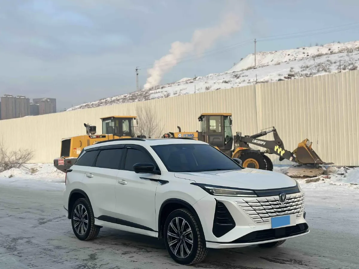2023 ChangAn CS75 Plus 1.5T 188HP L4 8AT,autocango,china used car exporter,china ev exporter,chinese used car exporter,chinese used ev exporter