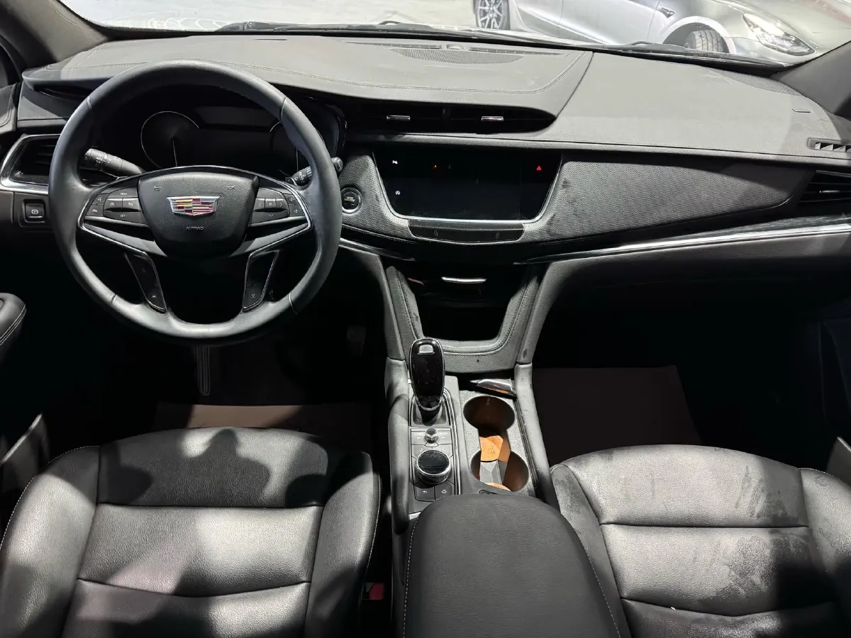 2022 Cadillac XT5 2.0T 237HP L4 9AT,autocango,china used car exporter,china ev exporter,chinese used car exporter,chinese used ev exporter